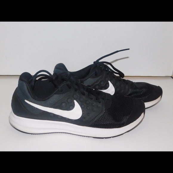 black nike downshifter